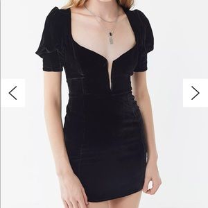 ✨MAKE ME AN OFFER✨ For Love and Lemons Viva Velvet Plunging Mini Dress Size S.